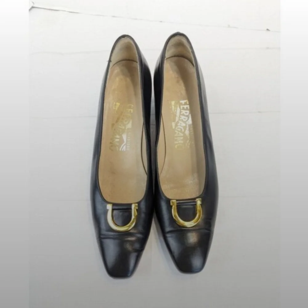 Salvatore Ferragamo Size 7 AA Slim Fit Black Leather Pumps Heels Women Vintage - Picture 2 of 9